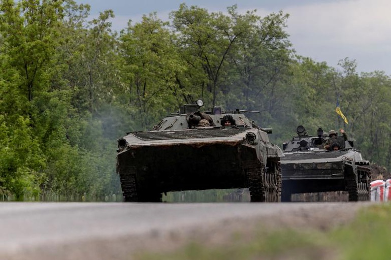 Trận chiến khốc liệt giữa gọng kìm của Nga ở miền Đông Ukraine - 4