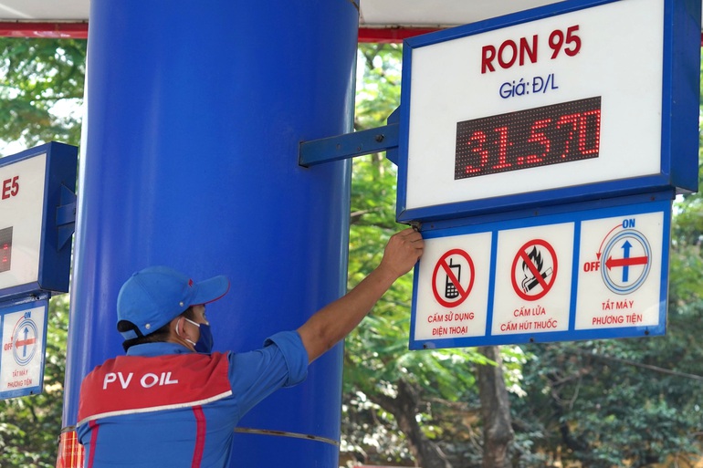 Giá xăng dầu tăng mạnh lần thứ 5 liên tiếp, lập đỉnh mới - 2